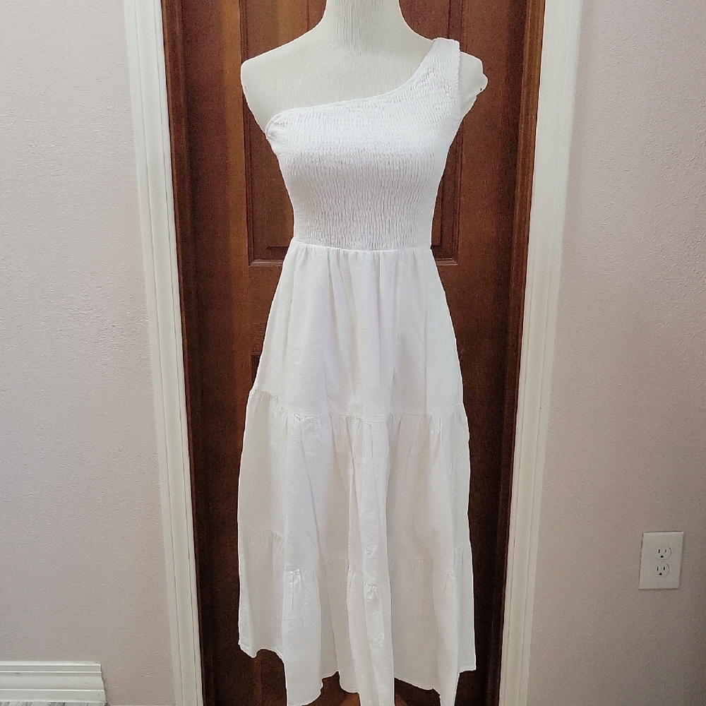 White One-Shoulder Dress